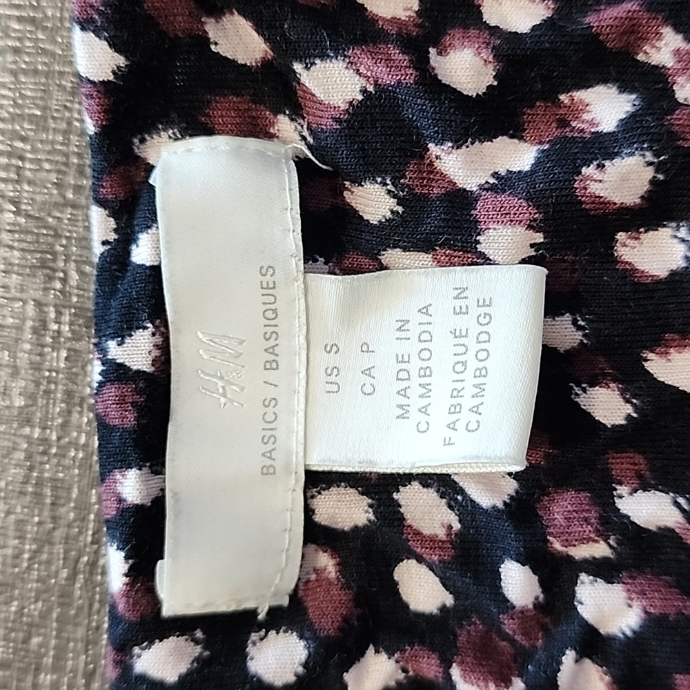🦜 H&M patterned Romper 🦜 - Picture 2 of 4
